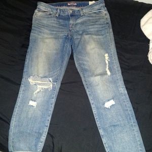 3/$20 Tommy Hilfiger distressed boyfriend jeans